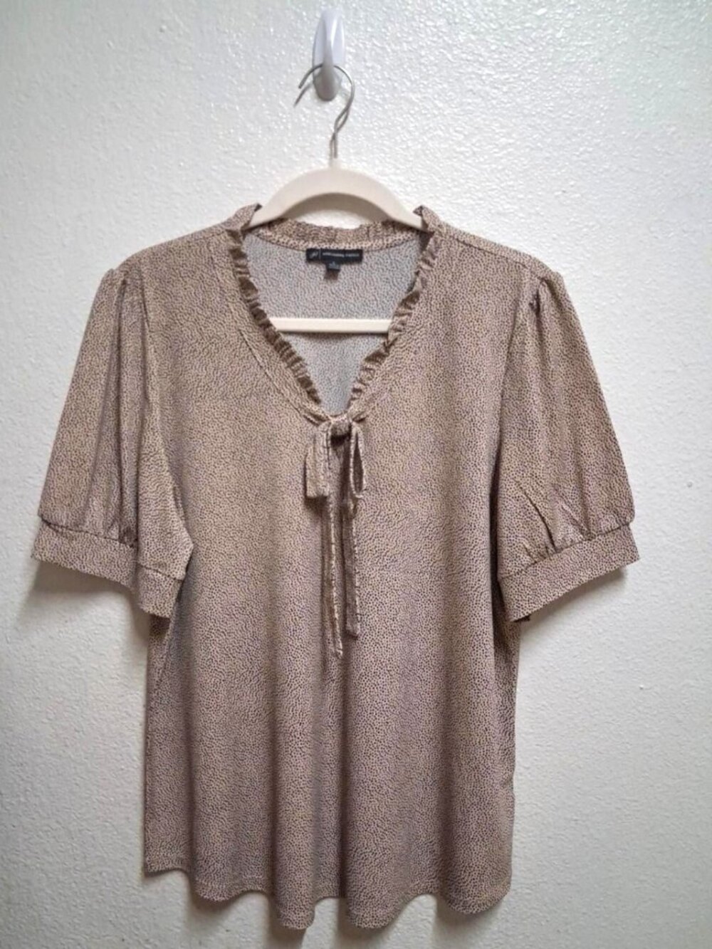 Adrianna Papell Polka Dot Tie-Neck Ruffle Blouse Women’s Size L